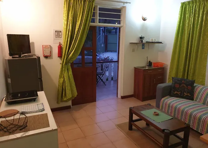 La Maison Hibiscus Self Catering Apartment Beau Vallon (Mahe)