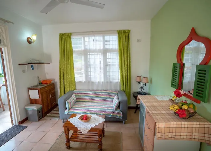 La Maison Hibiscus Self Catering Beau Vallon (Mahe)