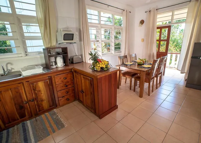 La Maison Hibiscus Self Catering Apartment Beau Vallon (Mahe)