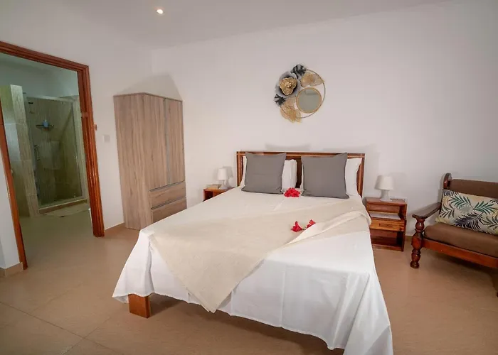 Apartment La Maison Hibiscus Self Catering *