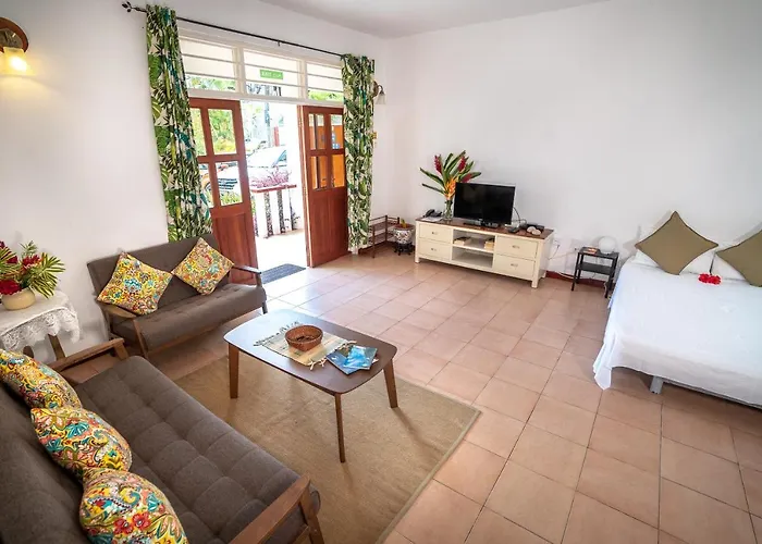 La Maison Hibiscus Self Catering *