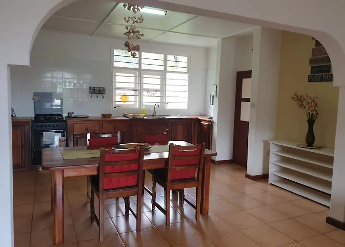 La Maison Hibiscus Self Catering Apartment *