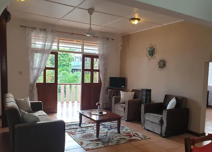 La Maison Hibiscus Self Catering Beau Vallon (Mahe)