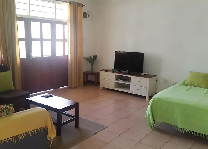 La Maison Hibiscus Self Catering Apartment Beau Vallon (Mahe)