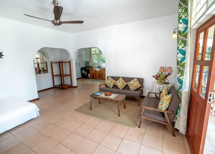 La Maison Hibiscus Self Catering * Beau Vallon (Mahe)